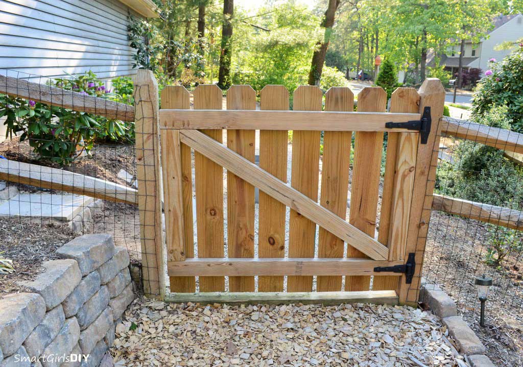 Create a Free DIY Fence Using Pallets - Frugal Living for Life
